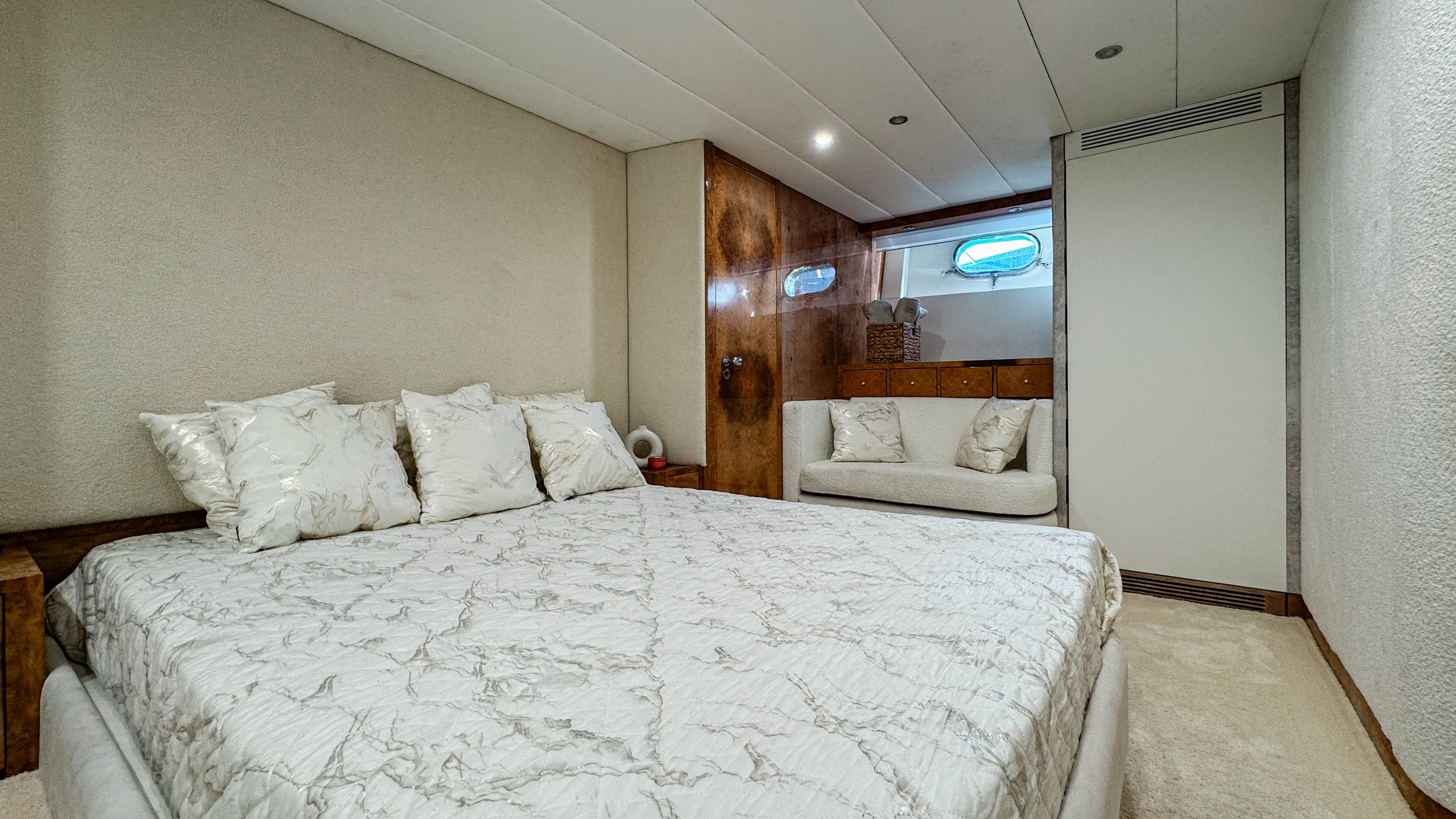 Antago 90 "Venus" interior — luxury yacht Marbella