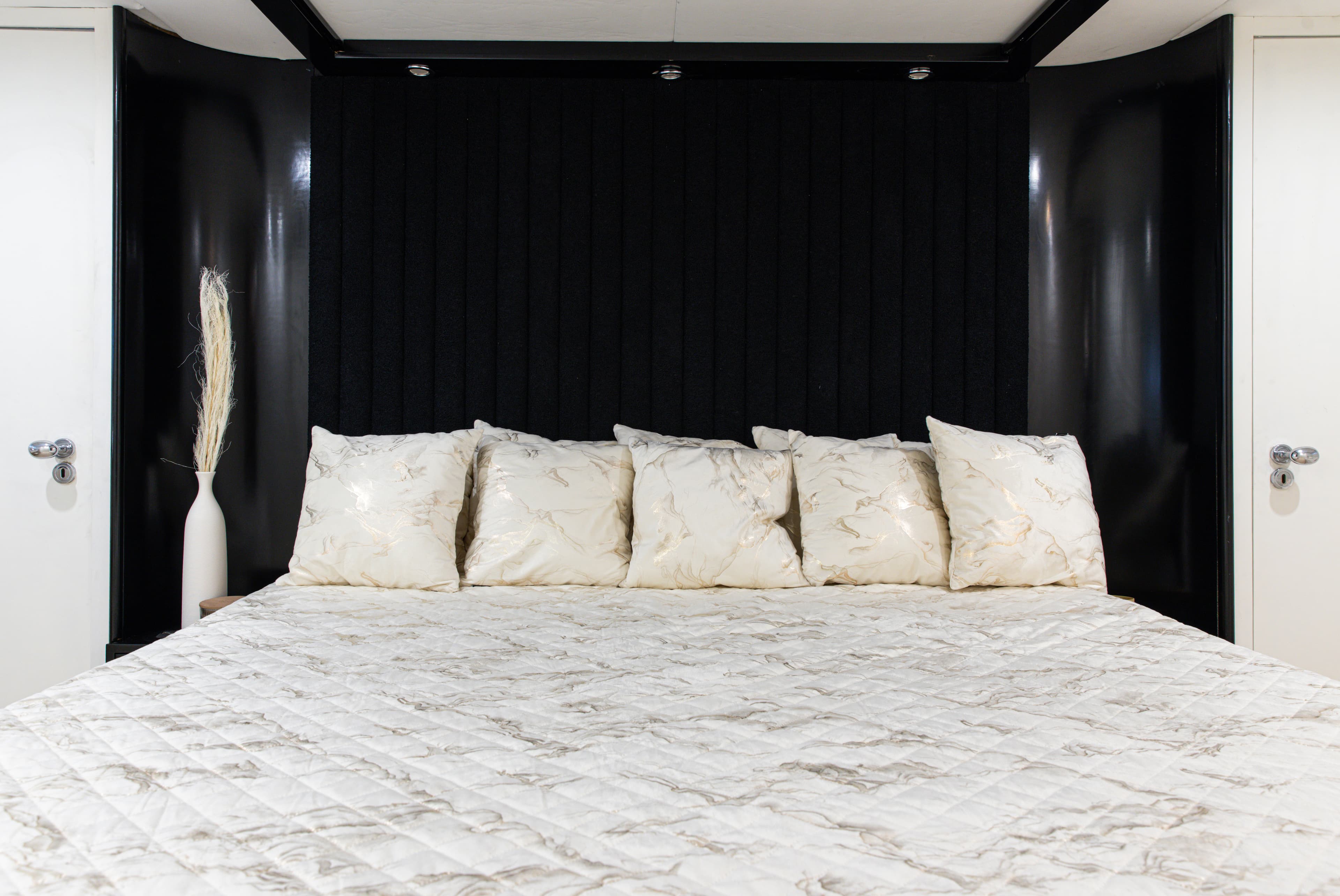 Antago 90 "Venus" interior — luxury yacht Marbella