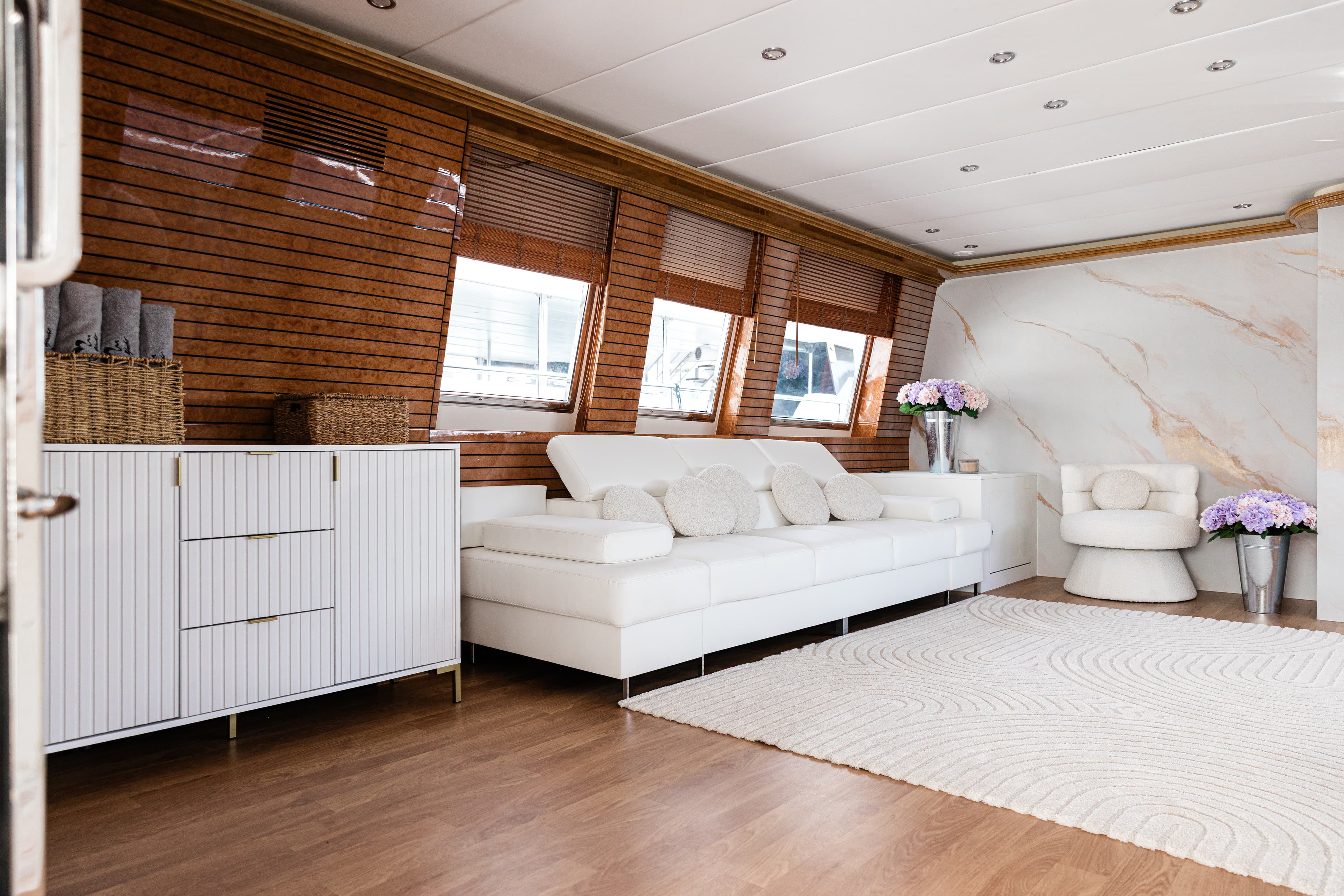 Antago 90 "Venus" interior — luxury yacht Marbella